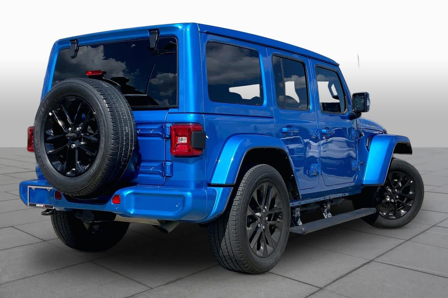 Used 2022 Hydro Blue Pearlcoat Jeep Unlimited High Altitude image 25