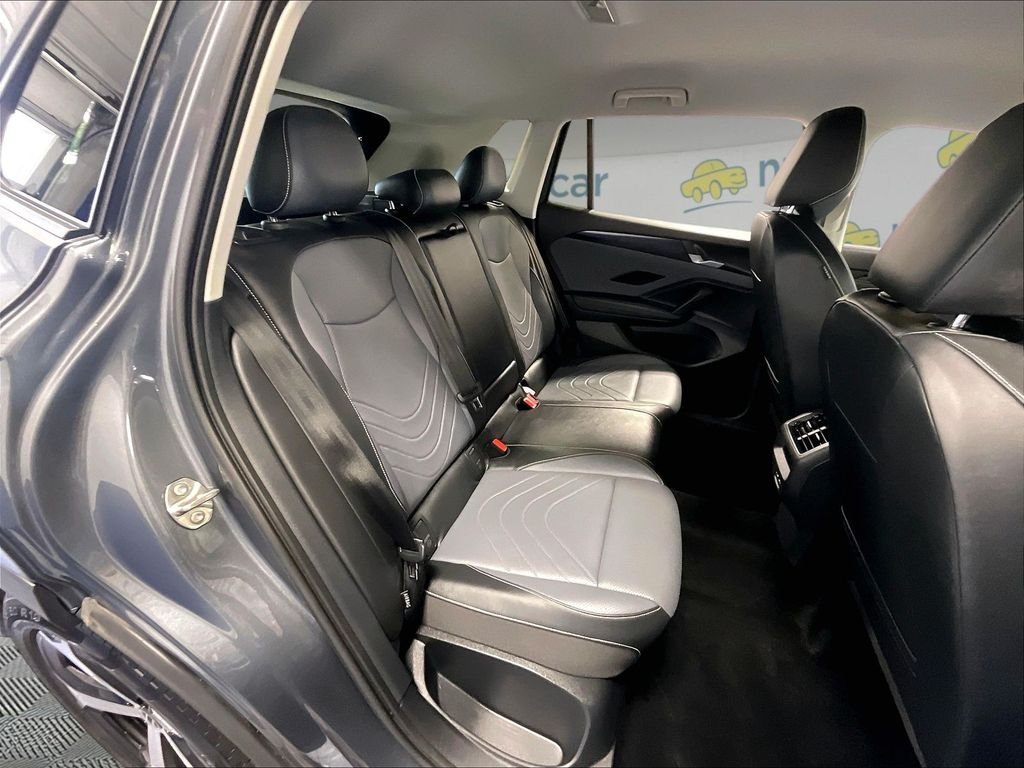 Used 2025 Gray Volkswagen 2.0T SE image 16