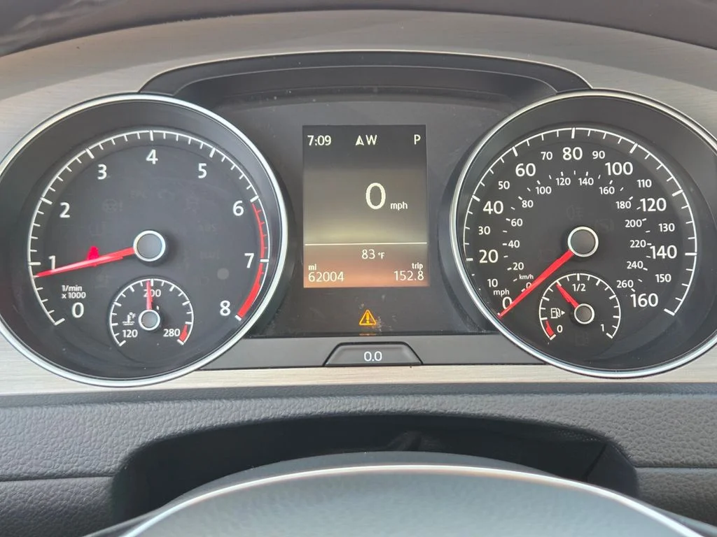 Used 2015 Gray Volkswagen TSI S 4-Door image 27
