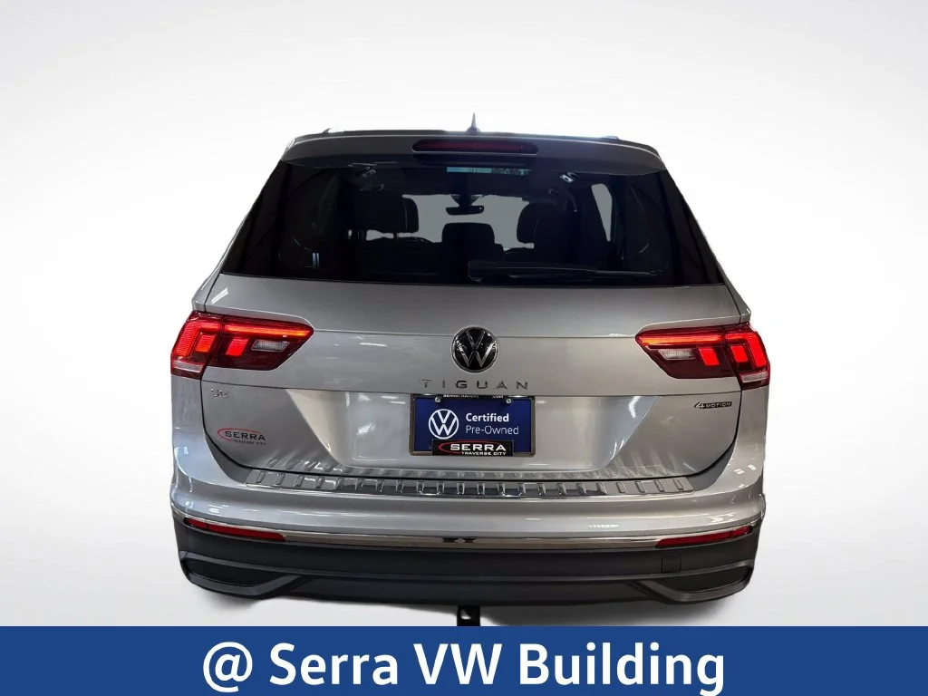 Used 2023 Silver Volkswagen 2.0T SE image 4