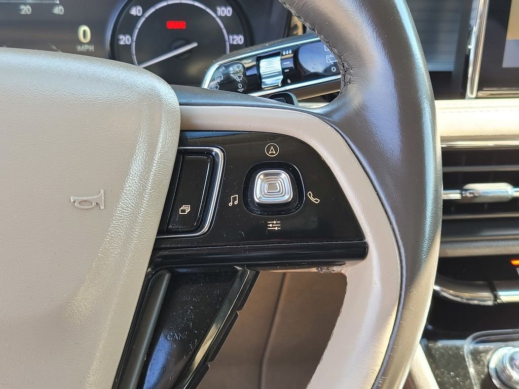 Used 2020 White Lincoln Standard image 26