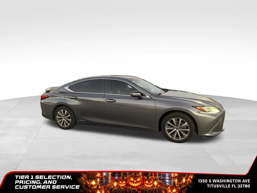 Used 2019 Gray Lexus 300h image 10