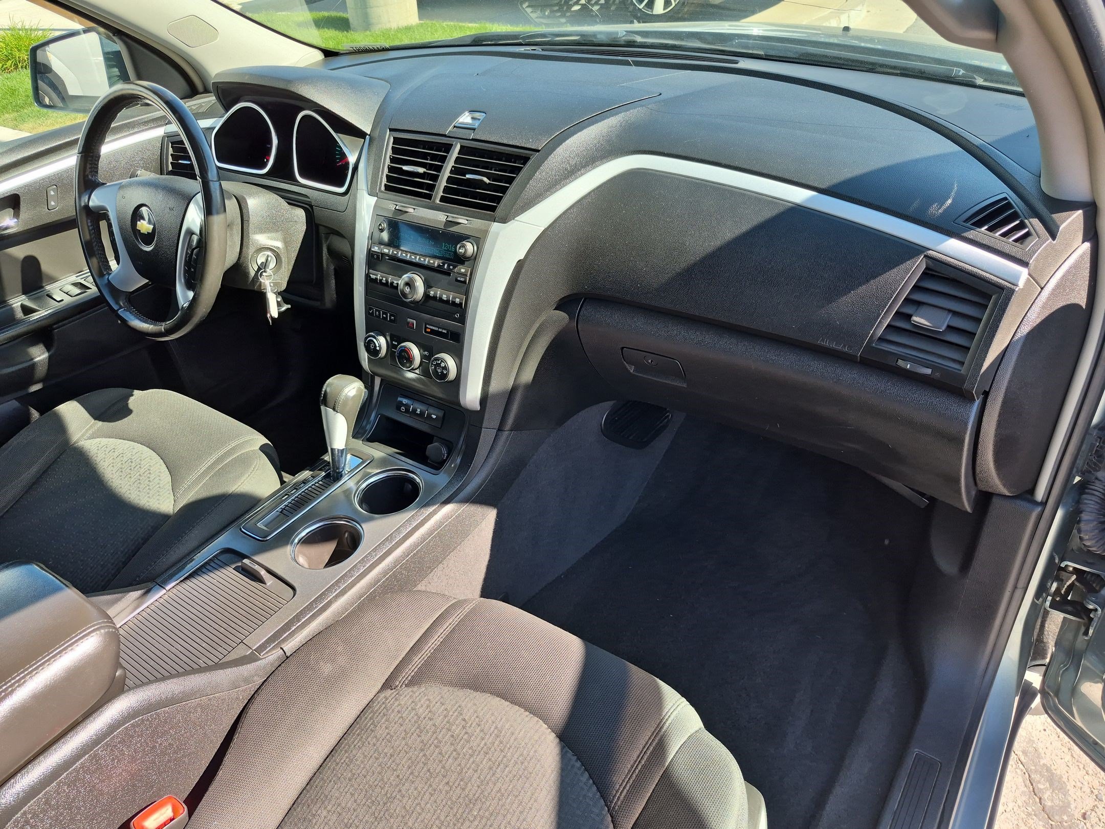Used 2009 Silver Moss Metallic Chevrolet LT w/1LT image 28