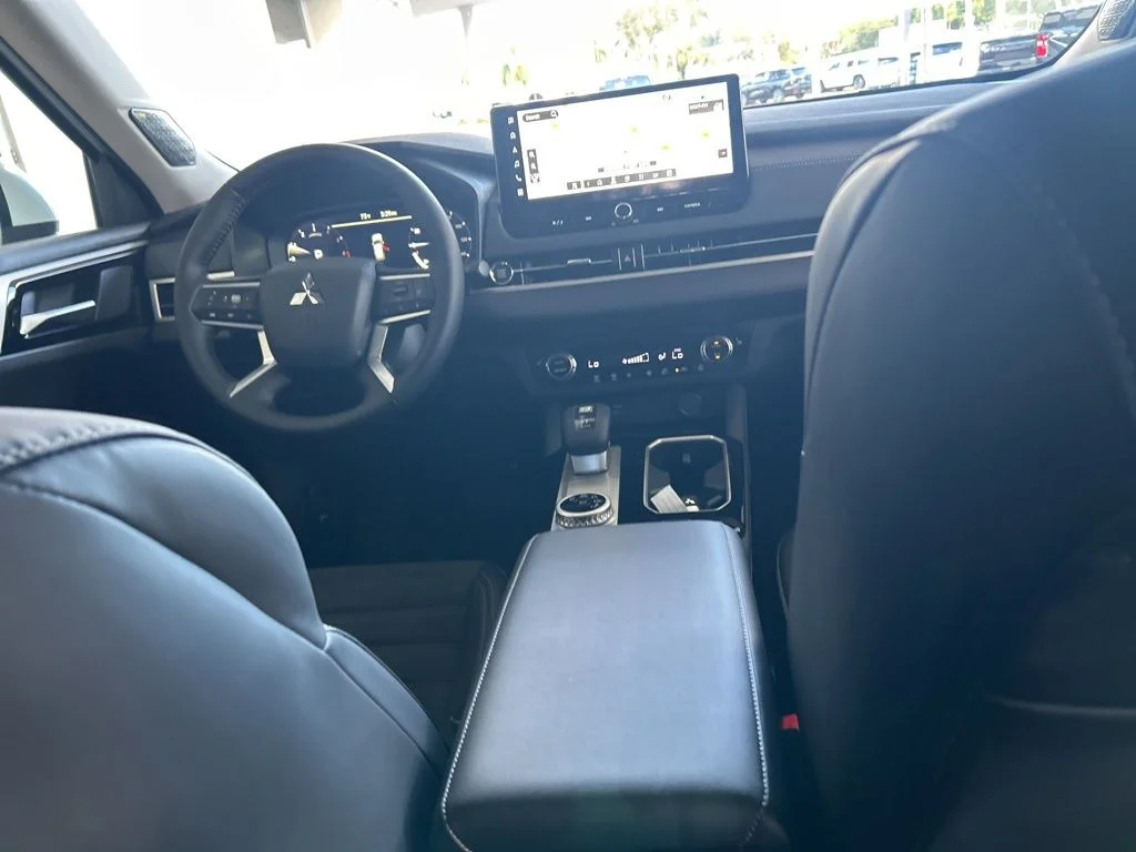 New 2026 White Mitsubishi SE image 28