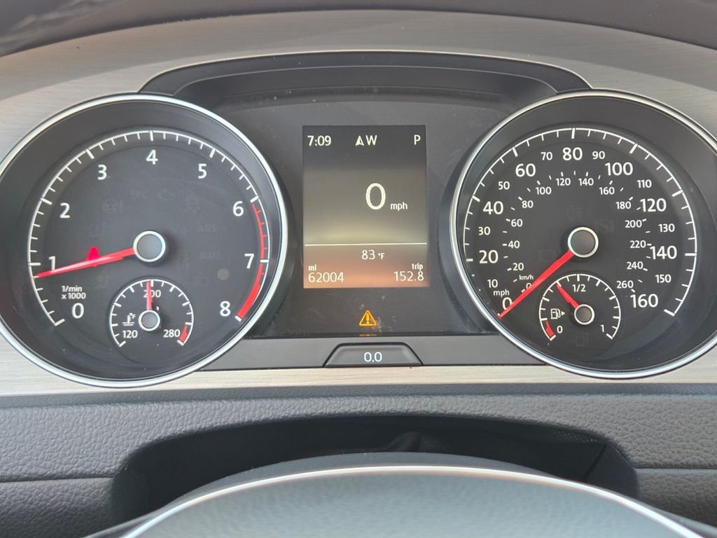 Used 2015 Gray Volkswagen TSI S 4-Door image 27