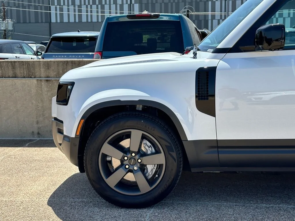 Certified Used 2026 Fuji White Land Rover S image 6