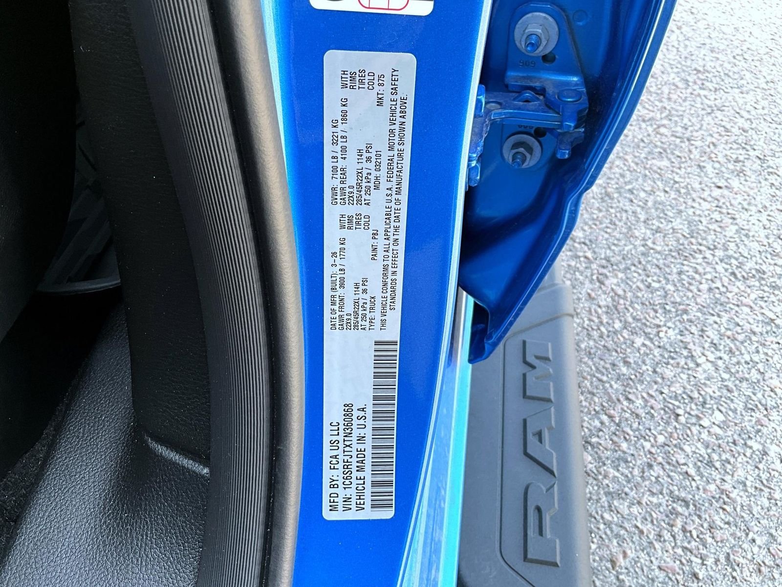 New 2026 Hydro Blue Pearl-Coat Exterior Paint RAM Laramie image 25