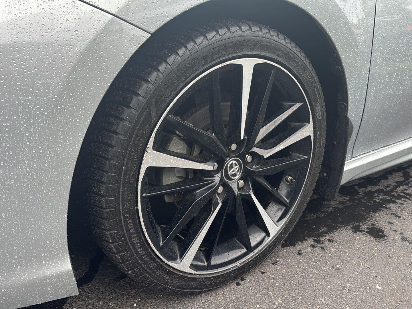 Used 2018 Celestial Silver Metallic Toyota XSE V6 image 10
