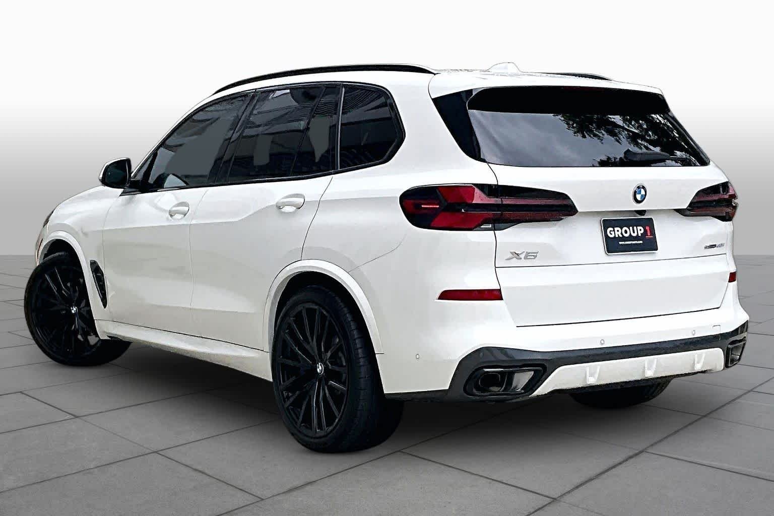 Used 2026 Alpine White BMW sDrive40i image 11