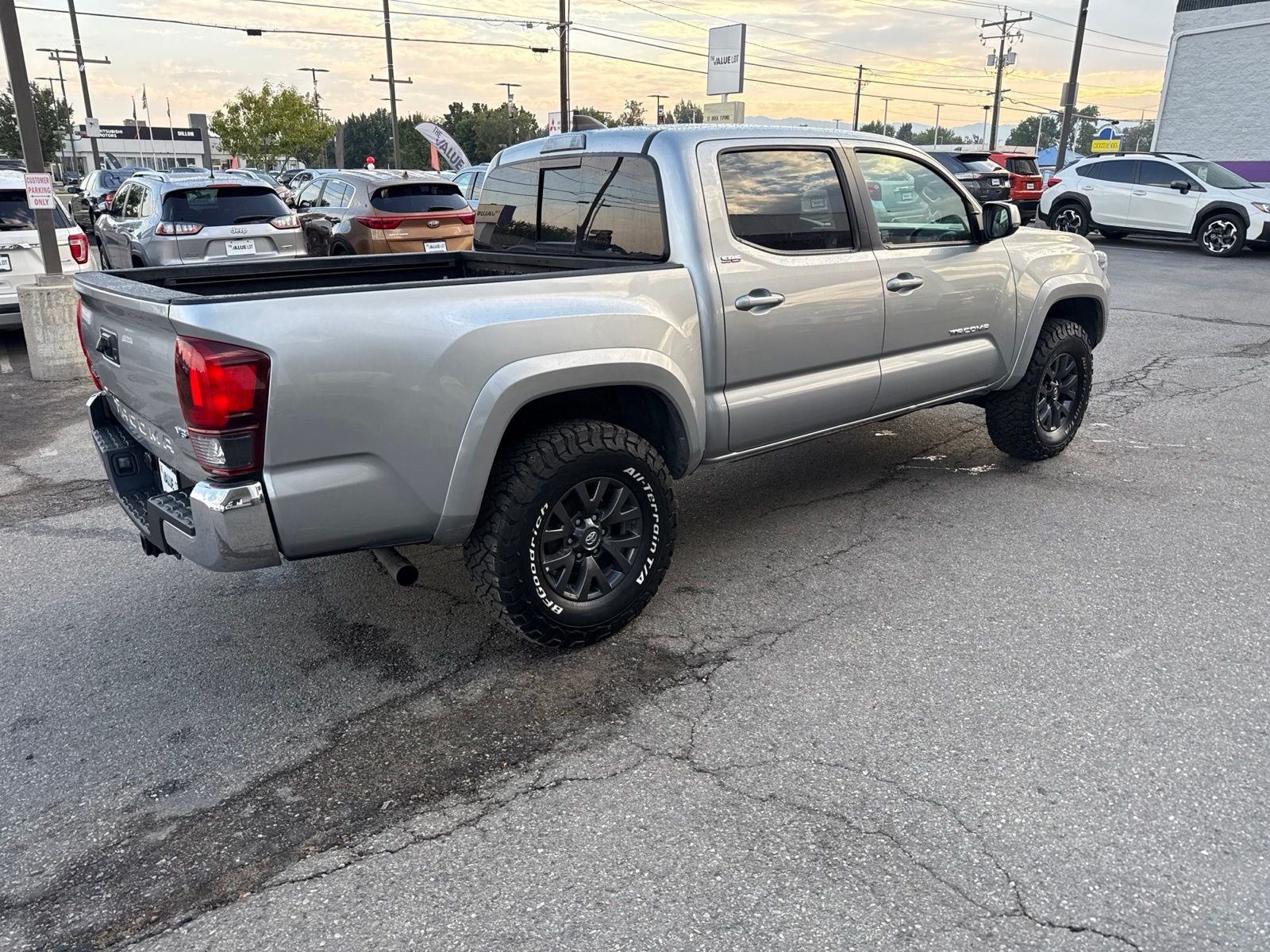 Used 2022 Silver Toyota SR5 image 4