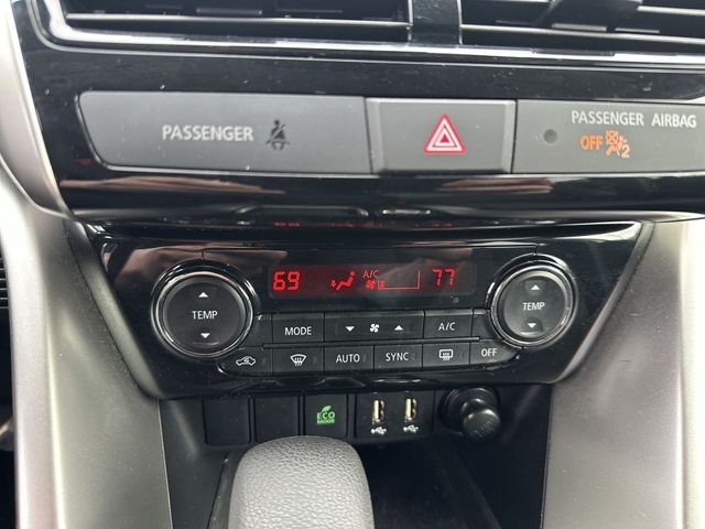 Used 2025  Mitsubishi SE image 18