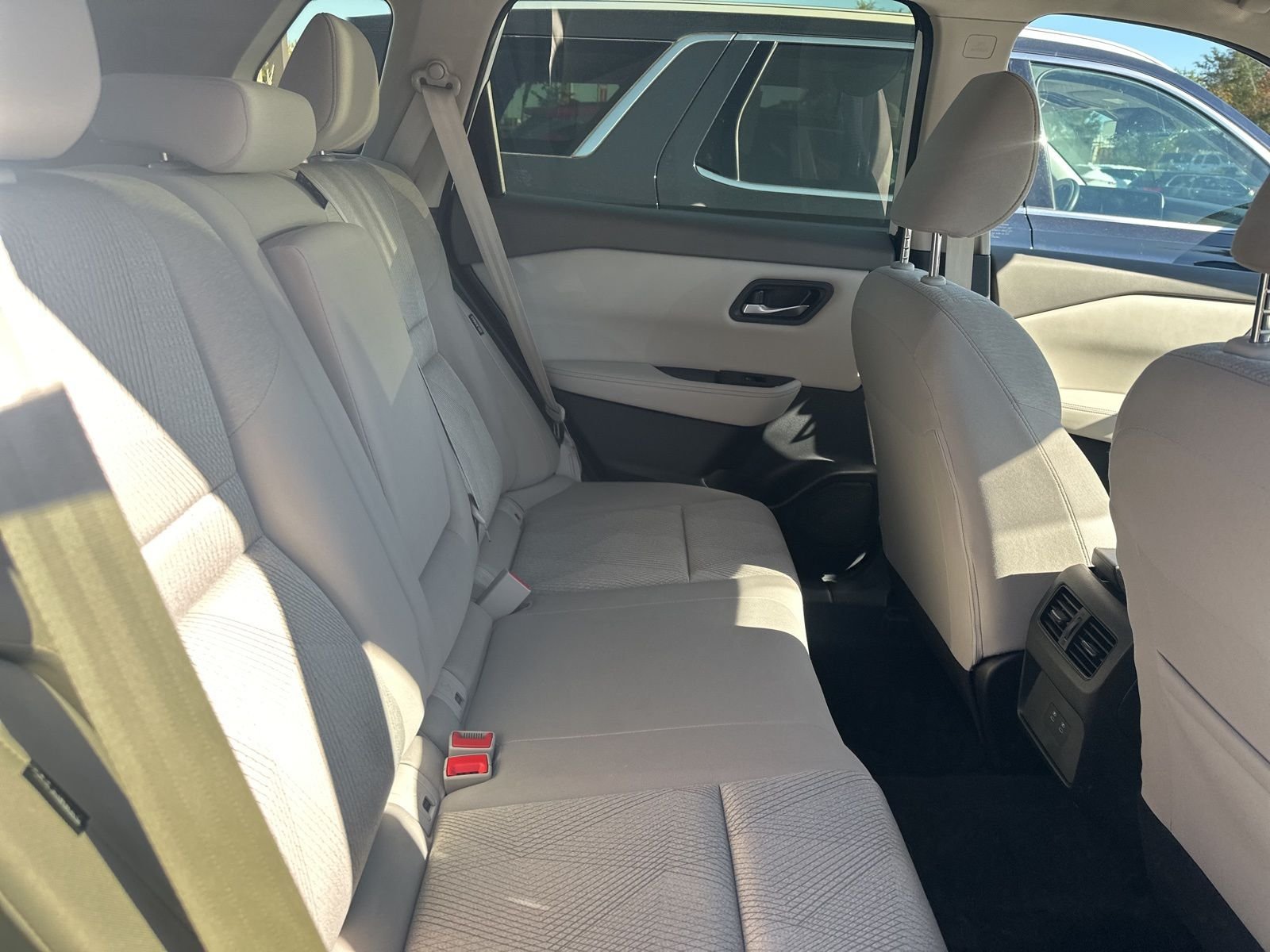 2025 Nissan Rogue SV - Photo 37