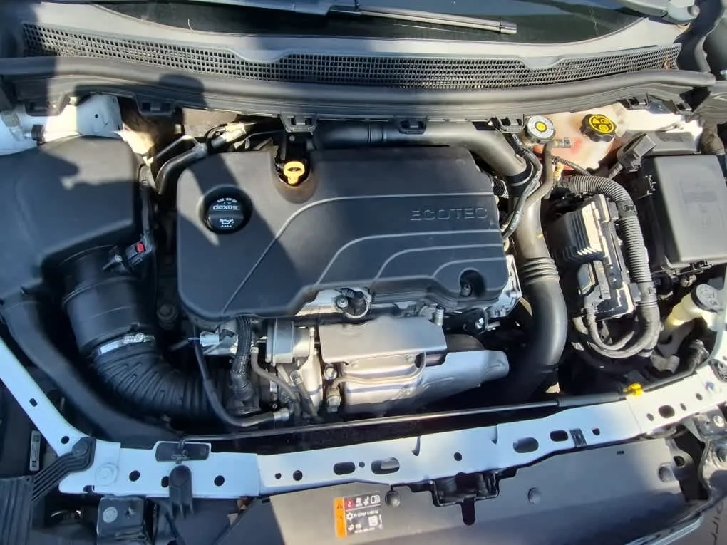 Used 2019 Summit White Chevrolet LT image 19
