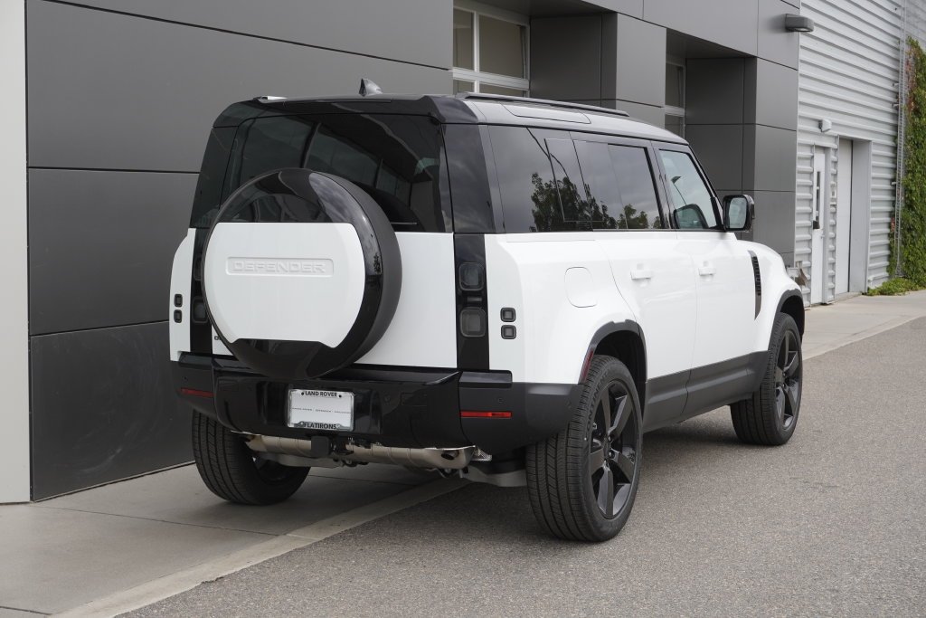 New 2026 Fuji White Land Rover S image 2