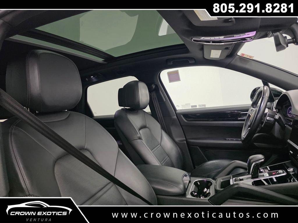 Used 2022  Porsche Base image 11