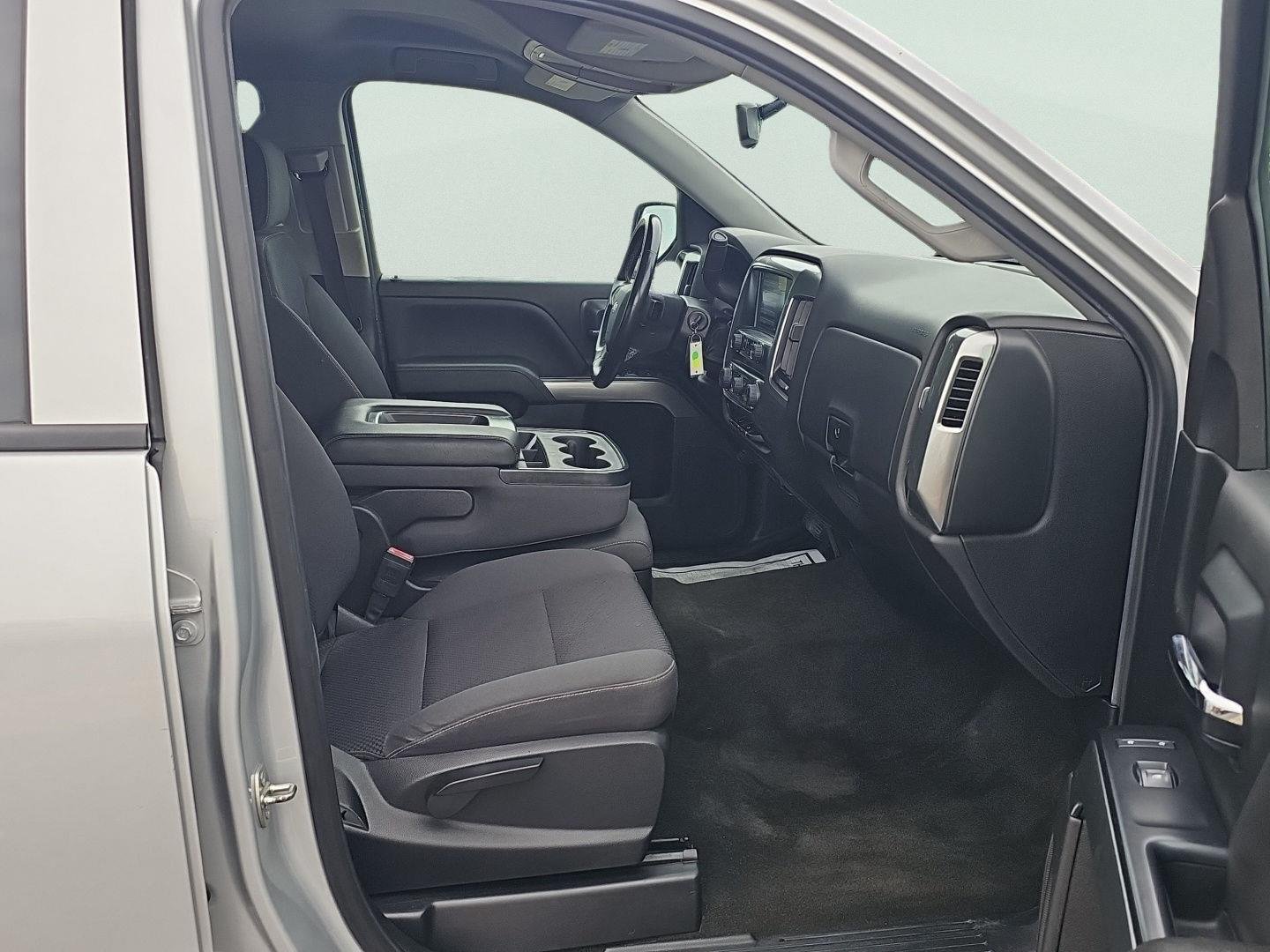 Used 2018 Silver Ice Metallic Chevrolet LT image 23