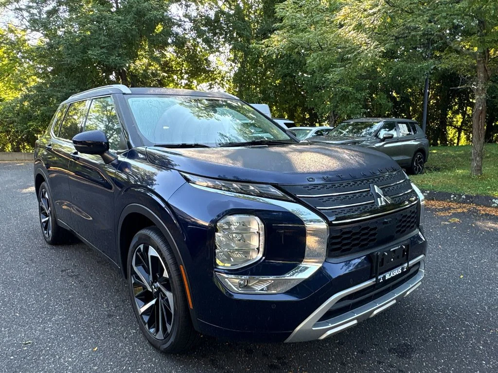 Certified Used 2024 Blue Mitsubishi SEL image 5