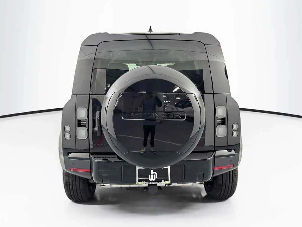 New 2026 Santorini Black Land Rover S image 6