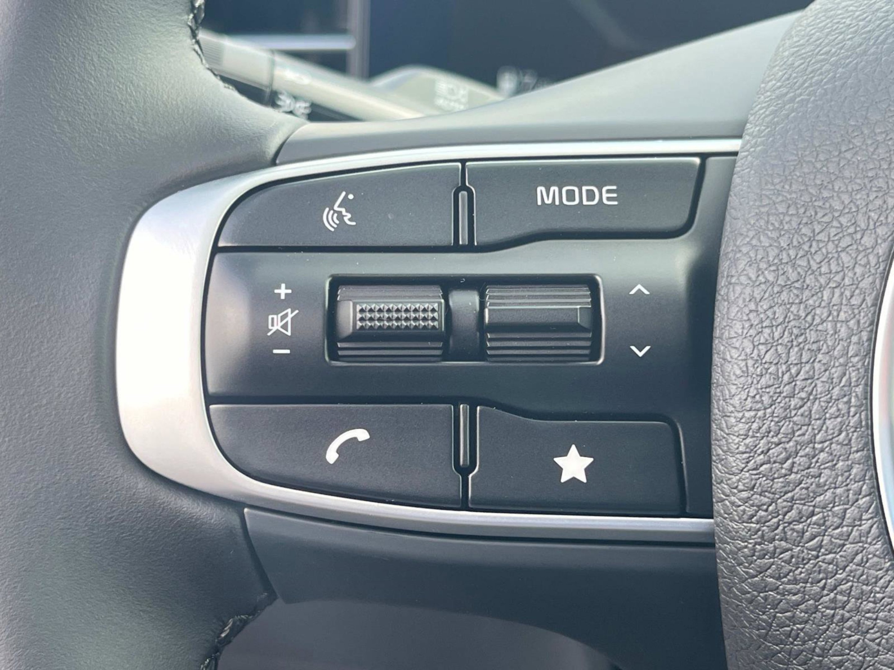 2025 Kia K5 EX - Photo 29