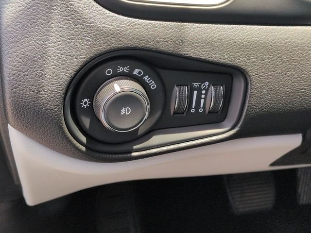 Used 2022 Gray Jeep Limited image 16