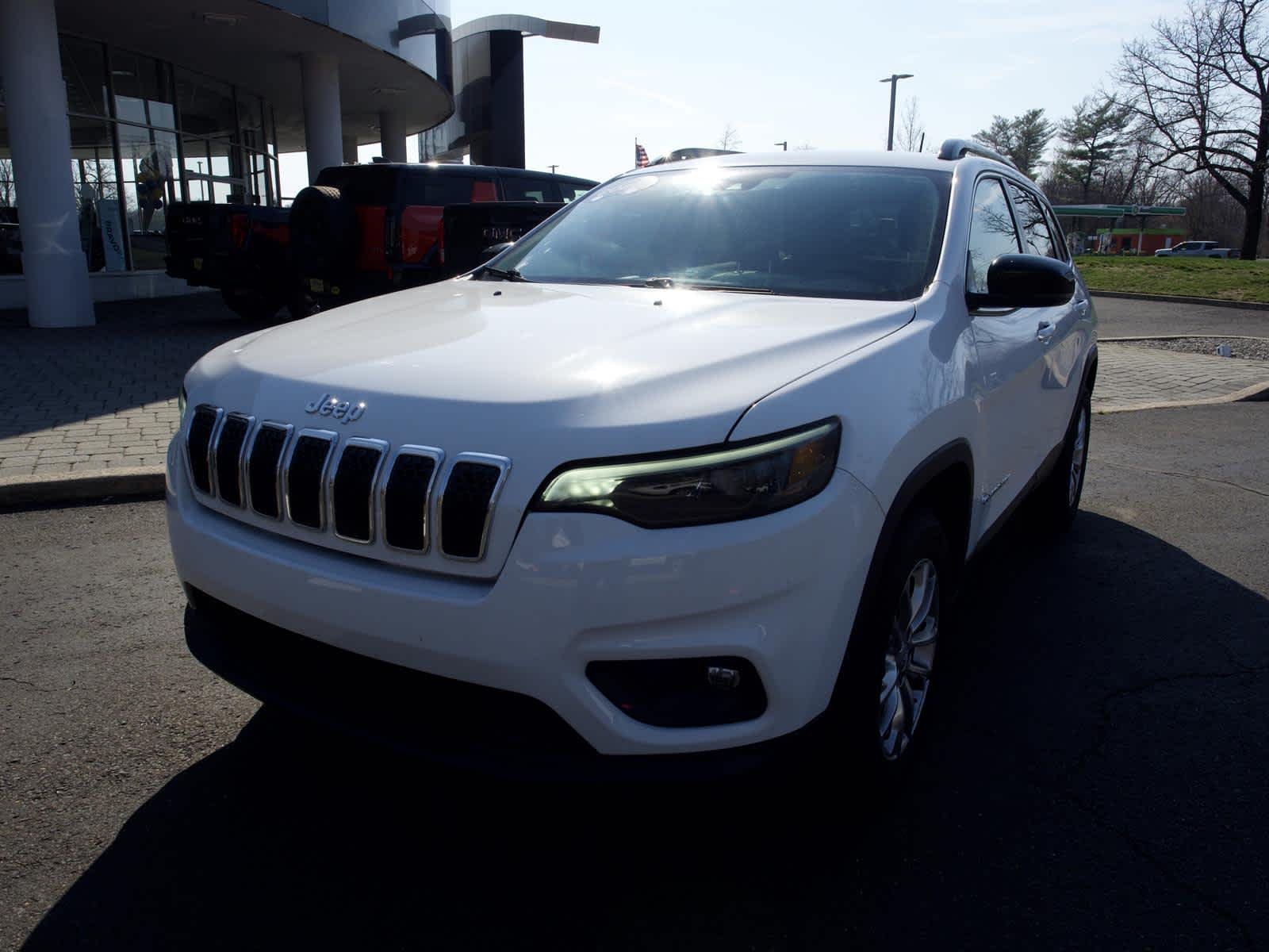 Used 2022 White Jeep Latitude Lux 4x4 image 1