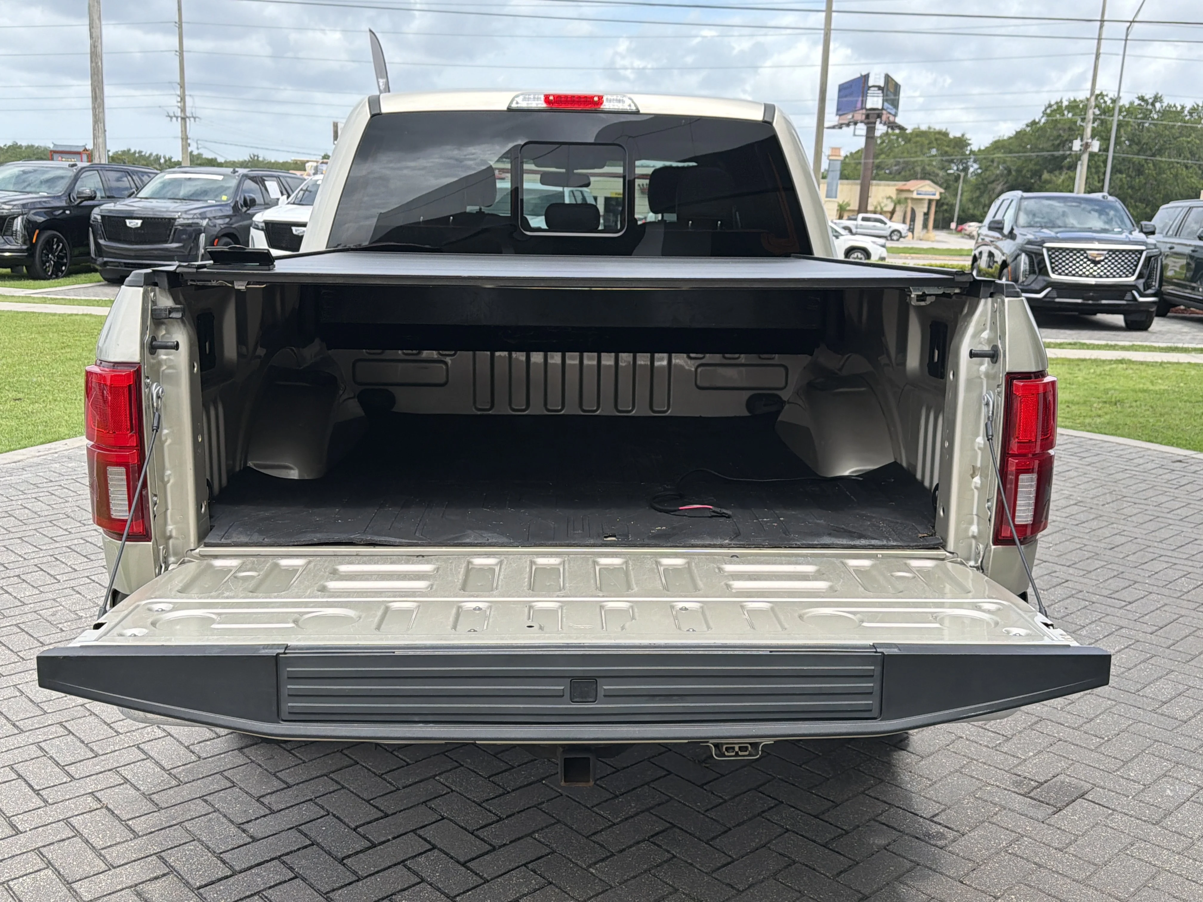 Used 2018 White Gold Ford King Ranch image 13