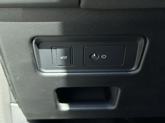 Used 2024 Black Land Rover S image 32