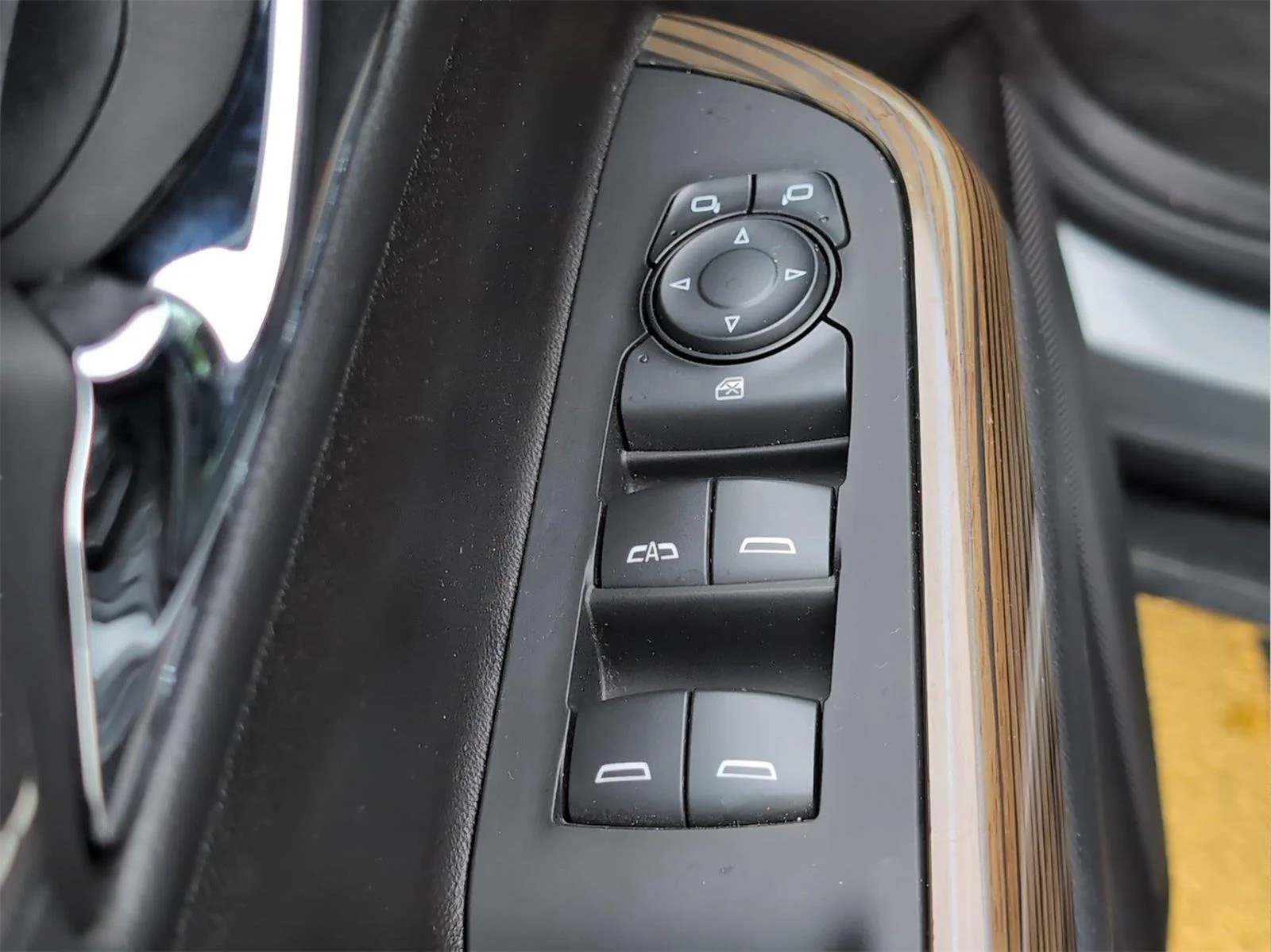 Used 2023 Sterling Metallic GMC SLE image 15