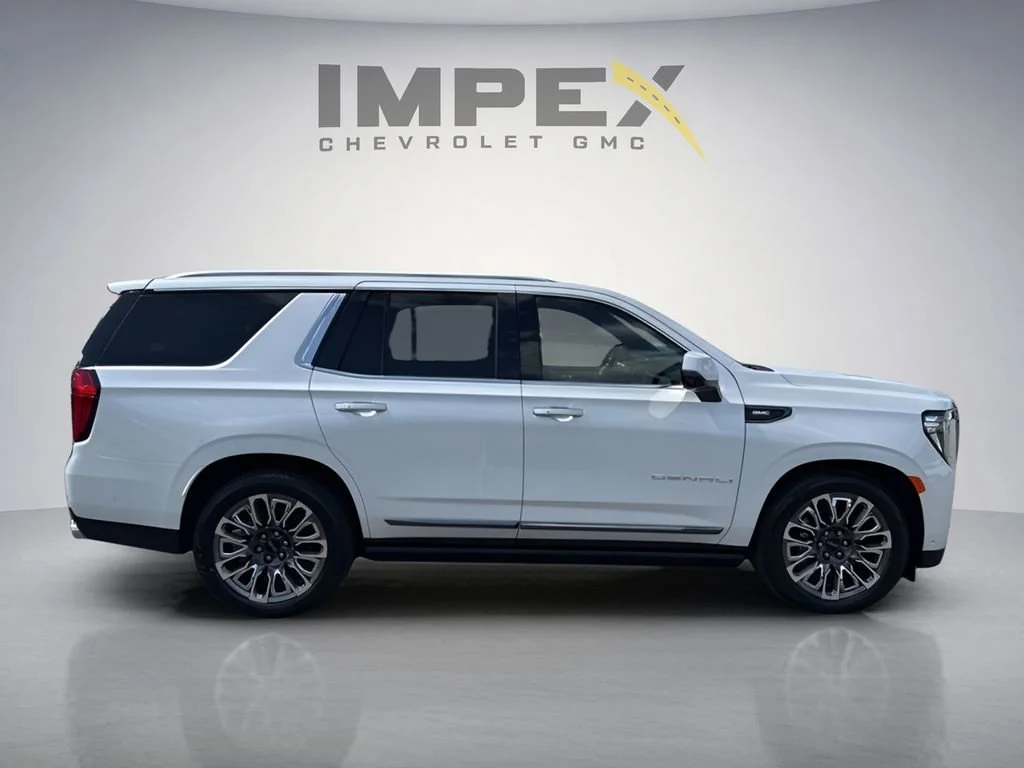 Used 2023 White Frost Tricoat GMC Denali Ultimate image 6