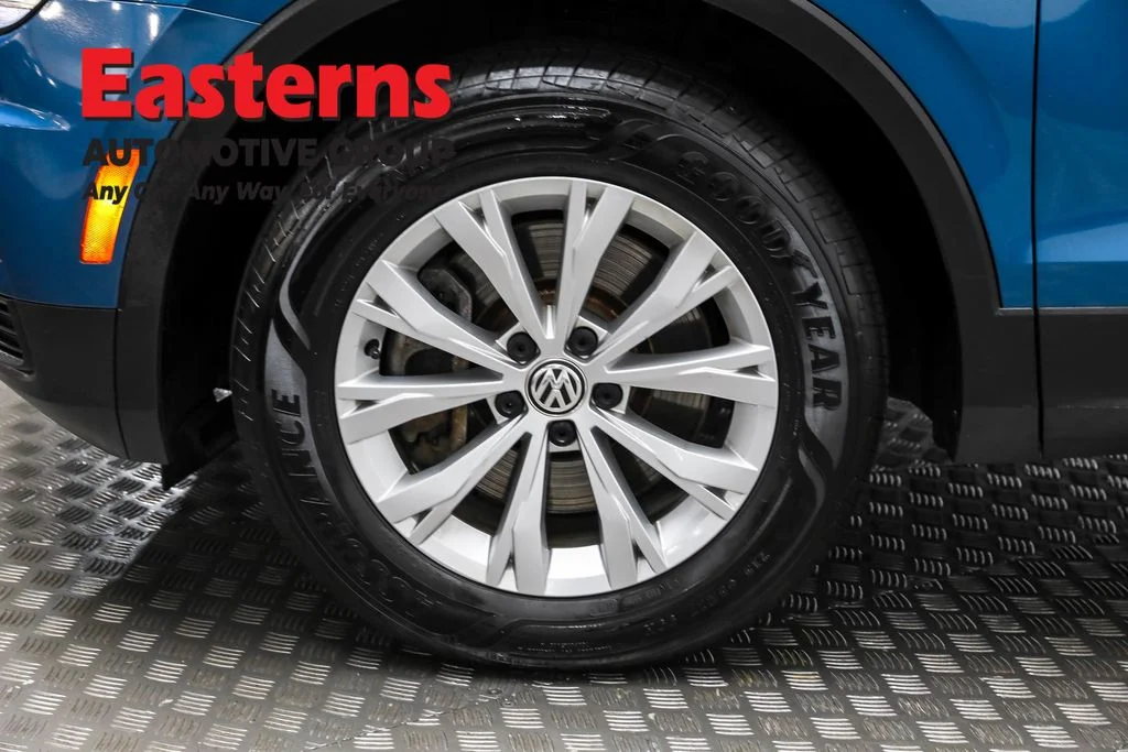Used 2019 Blue Volkswagen 2.0T SE image 30