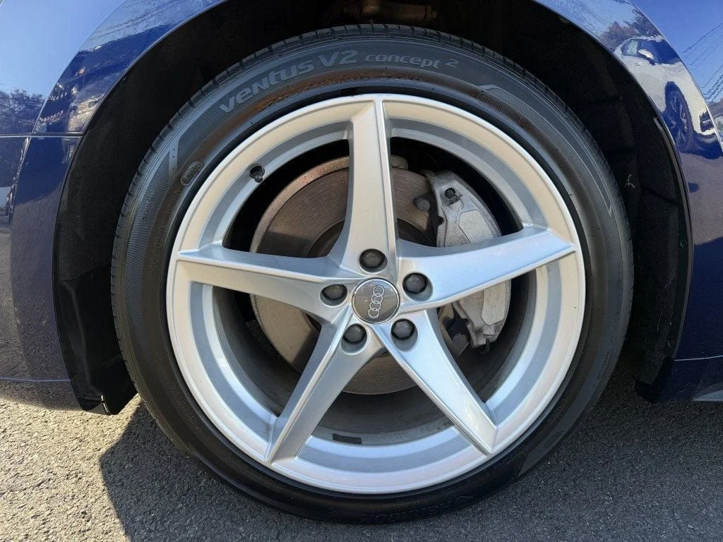 Used 2019 Navarra Blue Metallic Audi  image 26