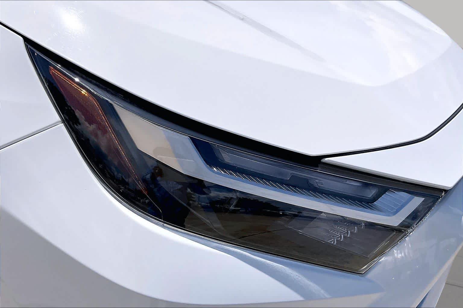 Used 2025 Ice Cap Toyota XLE image 28