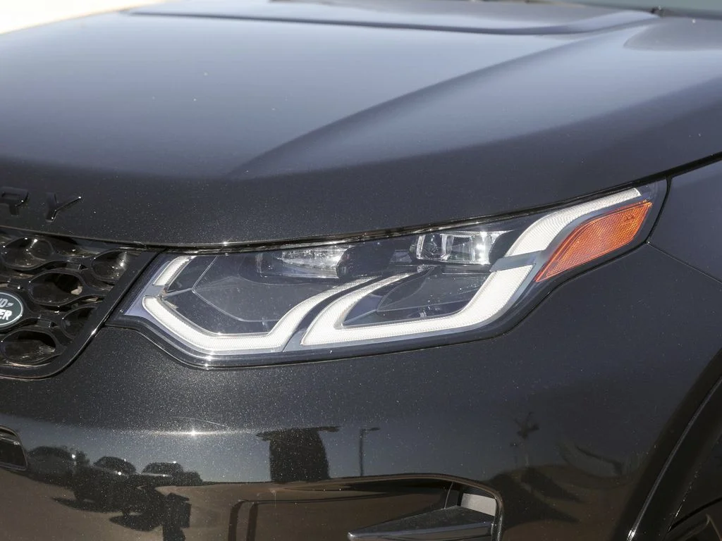 New 2025 Black Land Rover SE image 2