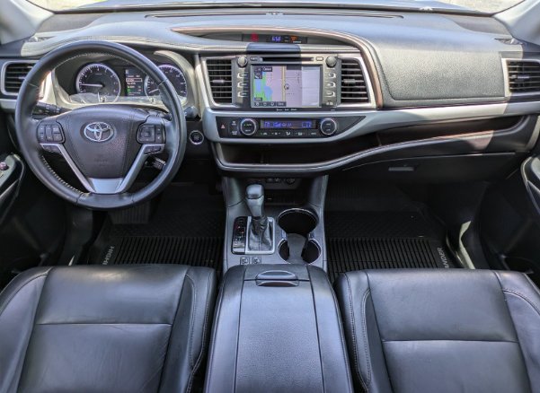 Used 2018 Predawn Gray Mica Toyota XLE image 3