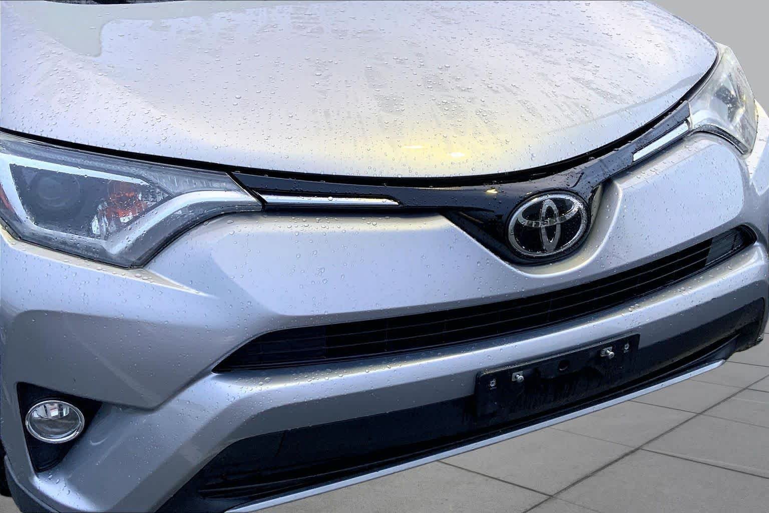 Used 2017 Silver Sky Metallic Toyota XLE image 27