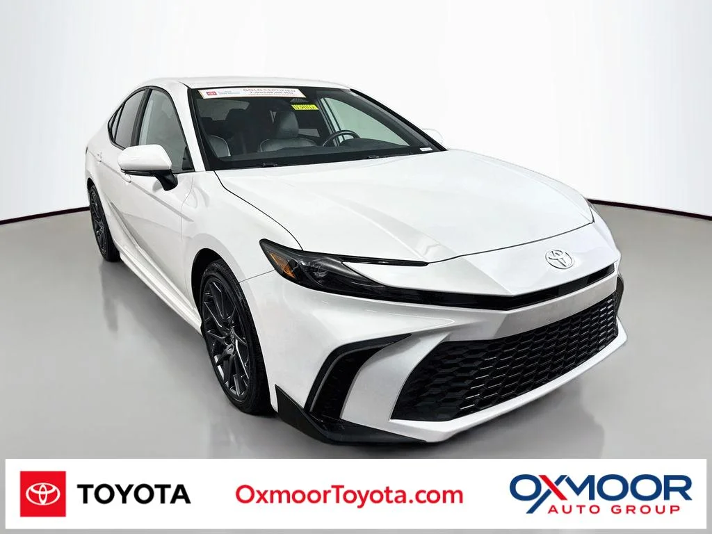 Used 2025 Ice Cap Toyota SE image 1