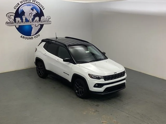 New 2026 Bright White Clear-Coat Exterior Paint Jeep Limited image 12