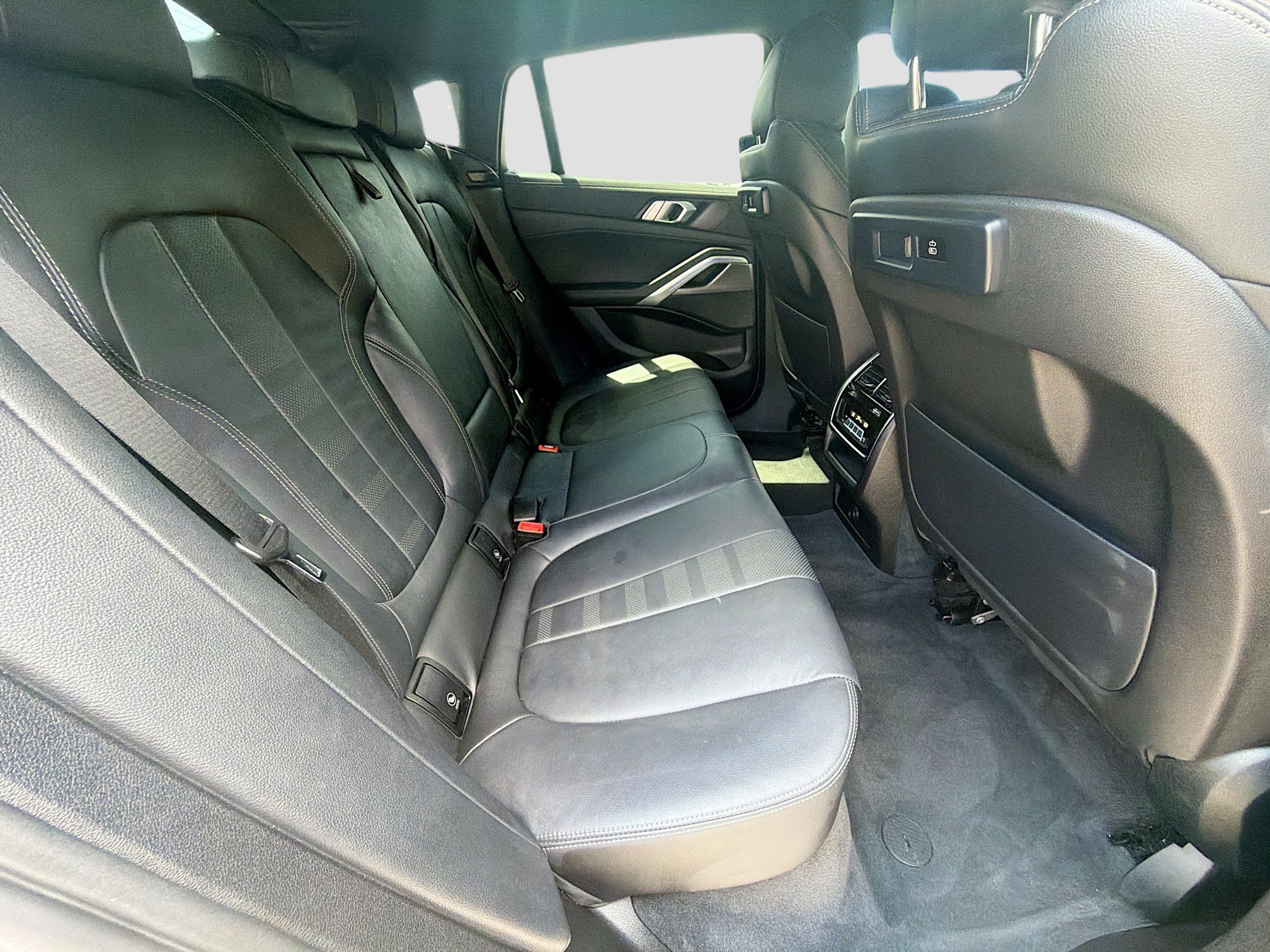 Used 2022 Black Sapphire Metallic BMW xDrive40i image 29
