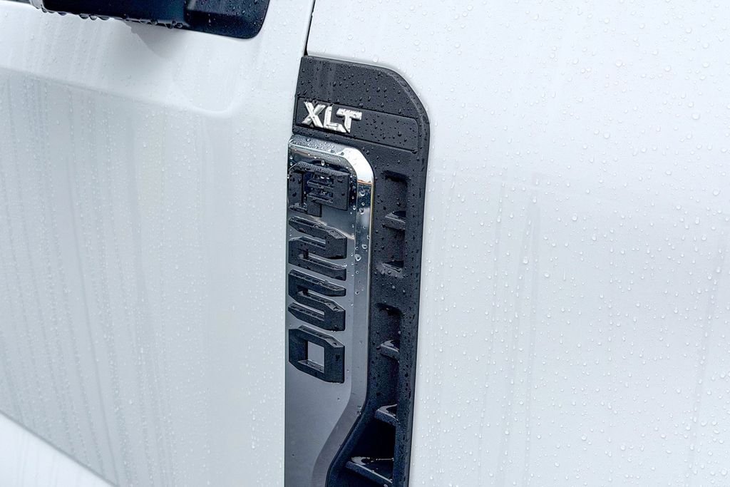 New 2026 Oxford White Ford F-250® XLT image 5