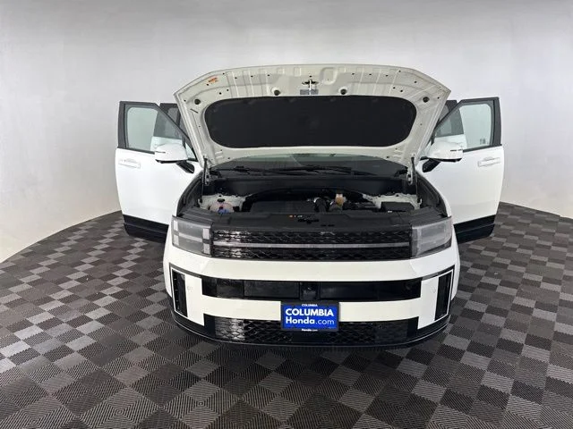 Used 2025 White Hyundai Calligraphy image 14