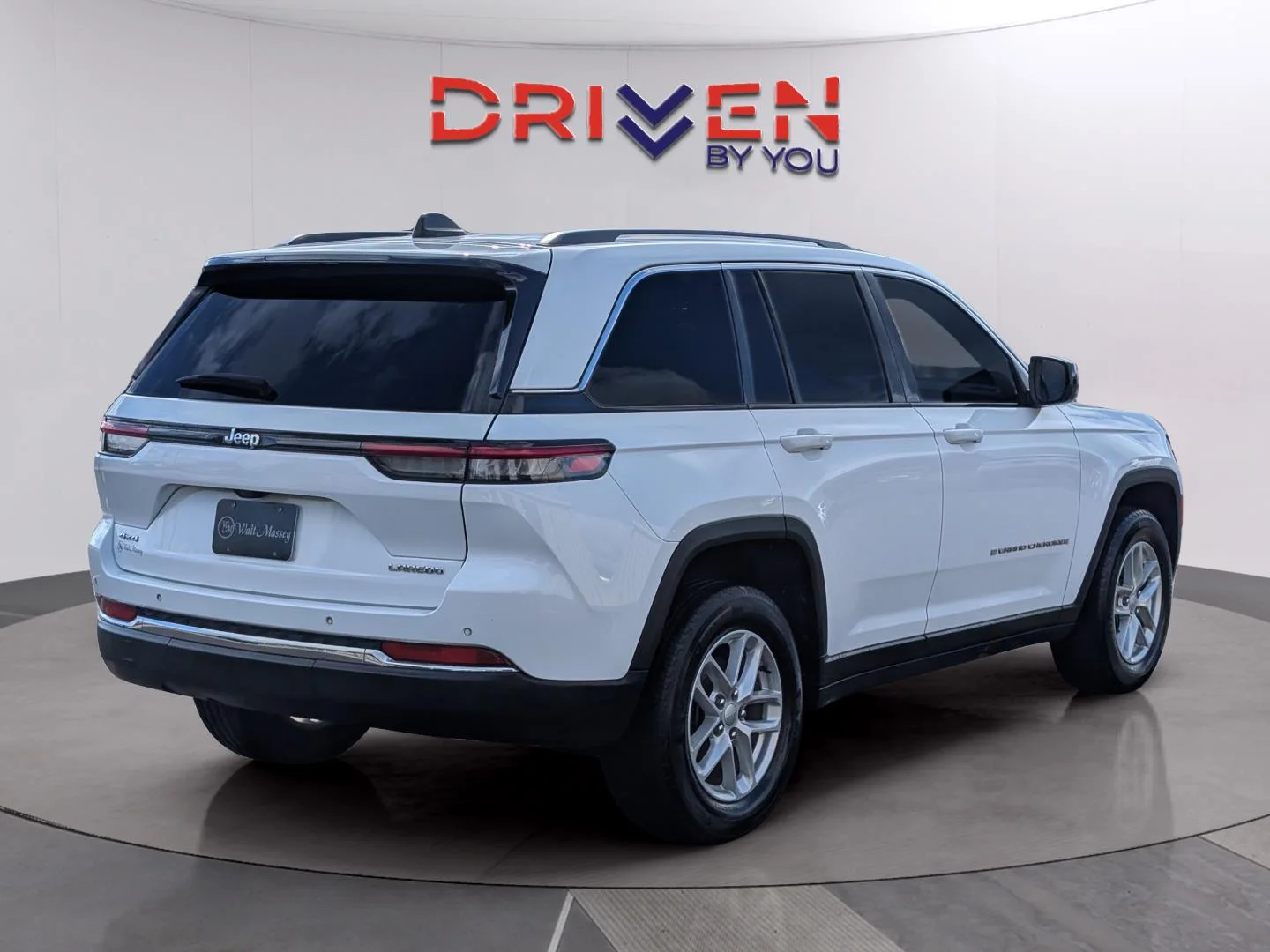 Used 2023 Bright White Clearcoat Jeep Laredo image 5