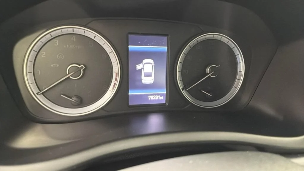 Used 2018 White Hyundai SEL image 19