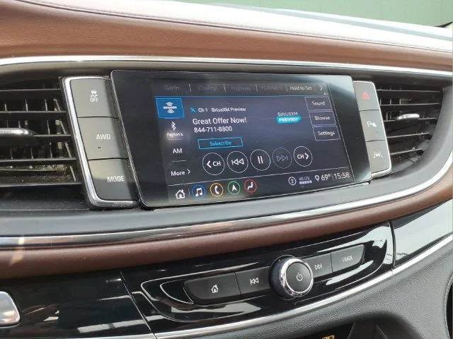 Used 2020 White Buick Avenir image 23