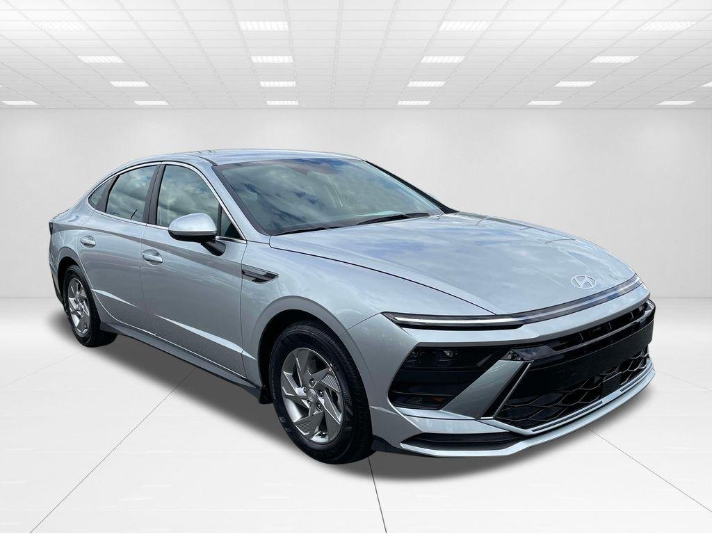 New 2025 Silver Hyundai SE image 1