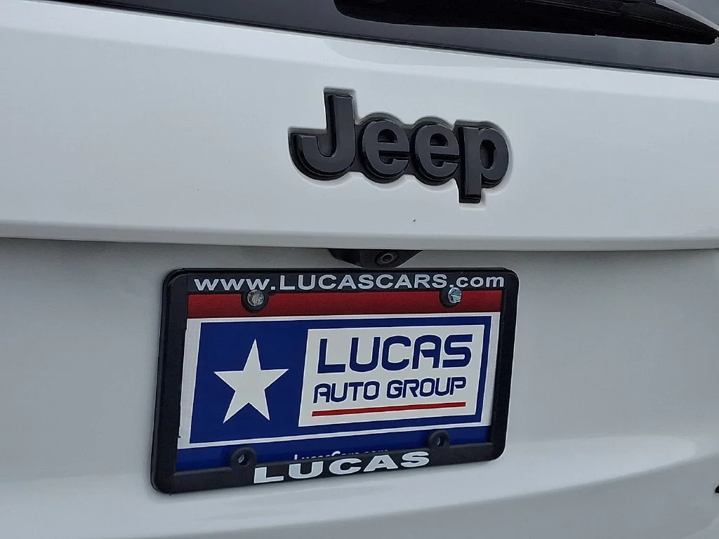 Used 2018 Bright White Clearcoat Jeep Altitude image 32