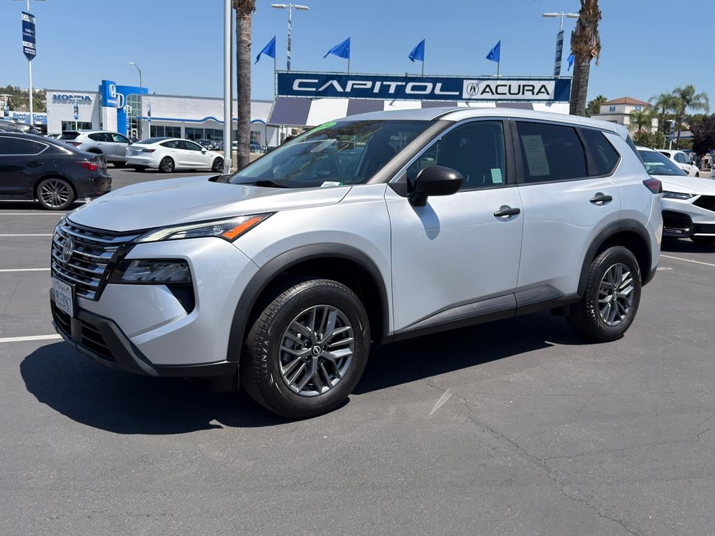 Used 2024 Silver Nissan S image 4