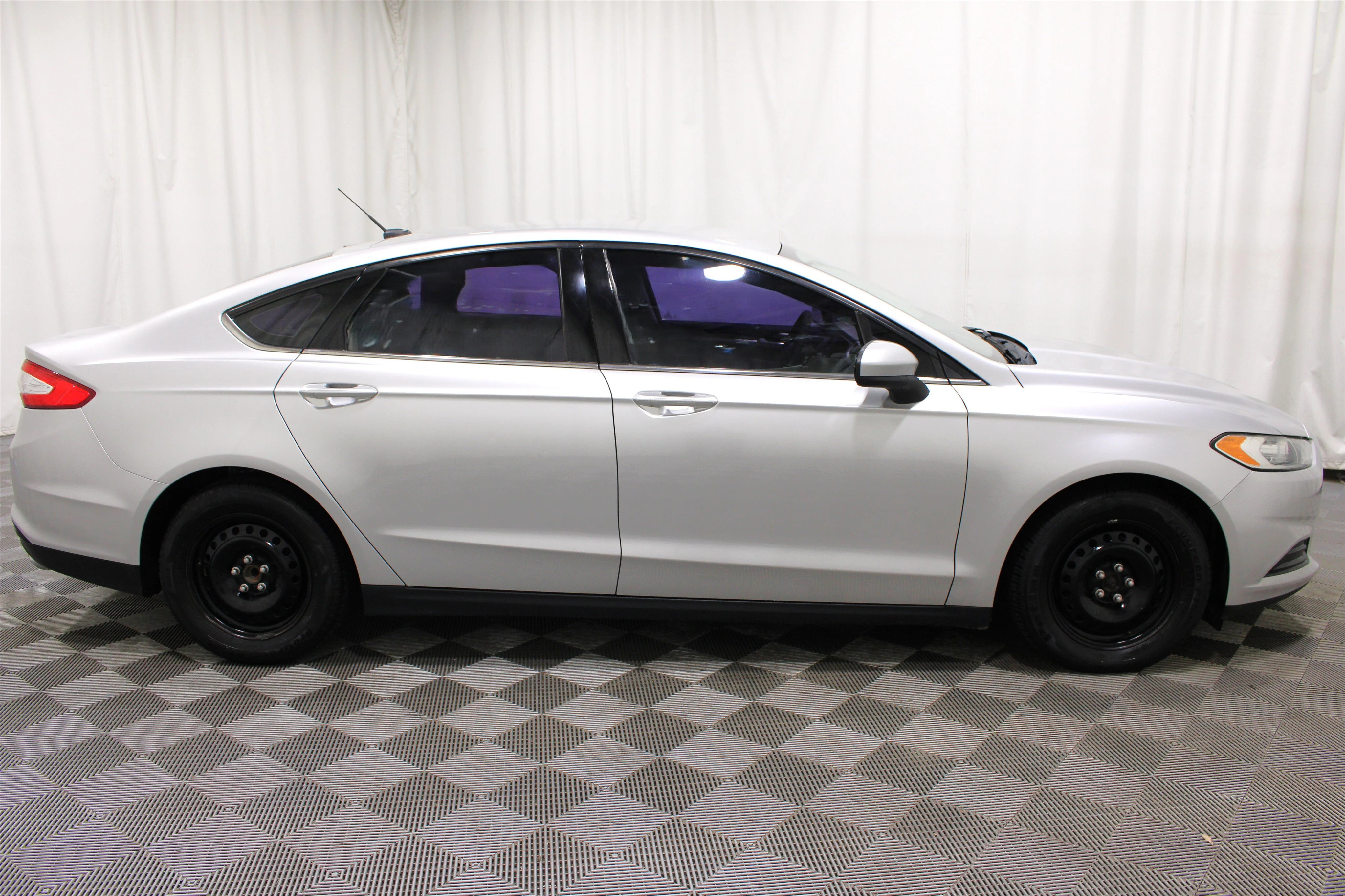 Used 2014 Silver Ford S image 23