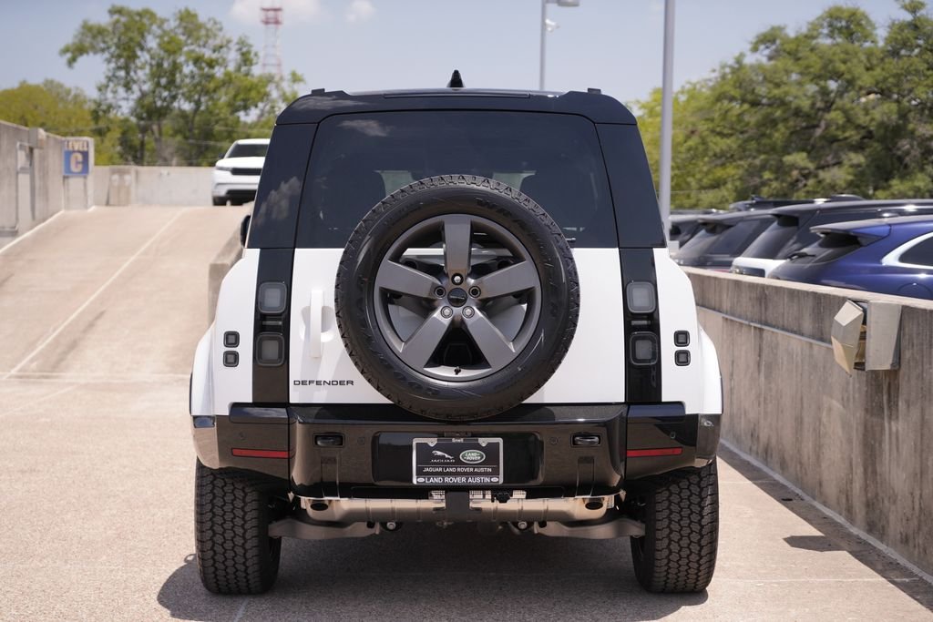 New 2026 Fuji White Land Rover X-Dynamic SE image 7