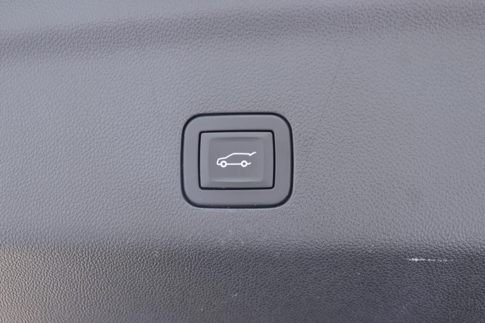 Used 2025 Black Chevrolet Z71 image 20
