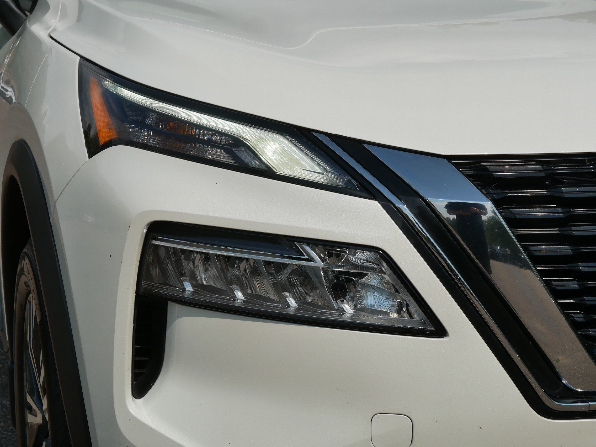 Certified Used 2023 Pearl White Tricoat Nissan SV image 16
